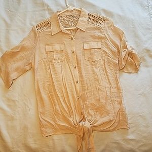 Roz &Ali Lightweight button down blouse